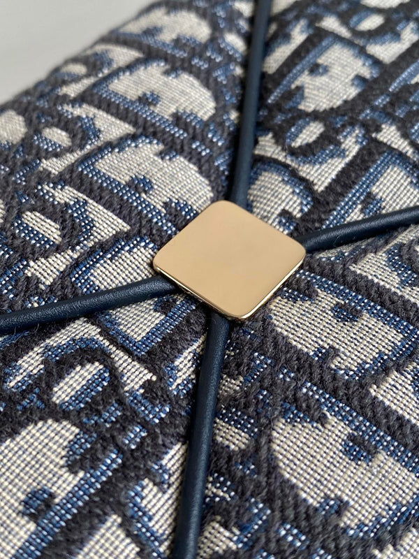 BORSA A MANO MEDIA DA 22 CHIAVI IN JACQUARD OBLIQUO BLU