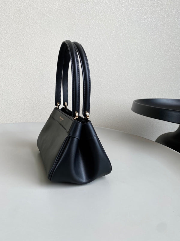 BORSA A MANO MEDIA 22 CHIAVI IN PELLE DI VITELLO NERA