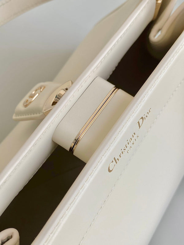 BORSA A MANO MEDIA 22 CHIAVI IN PELLE DI VITELLO BIANCA