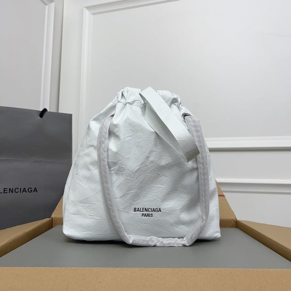BORSA TOTE CRUSH PICCOLA 27 IN PELLE DI VITELLO SCHIACCIATA BIANCA CON FERRAMENTA IN ARGENTO