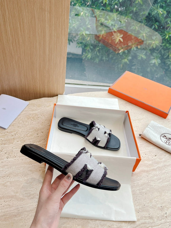 HM 25 Oran Sandal Black Calfskin White Denim