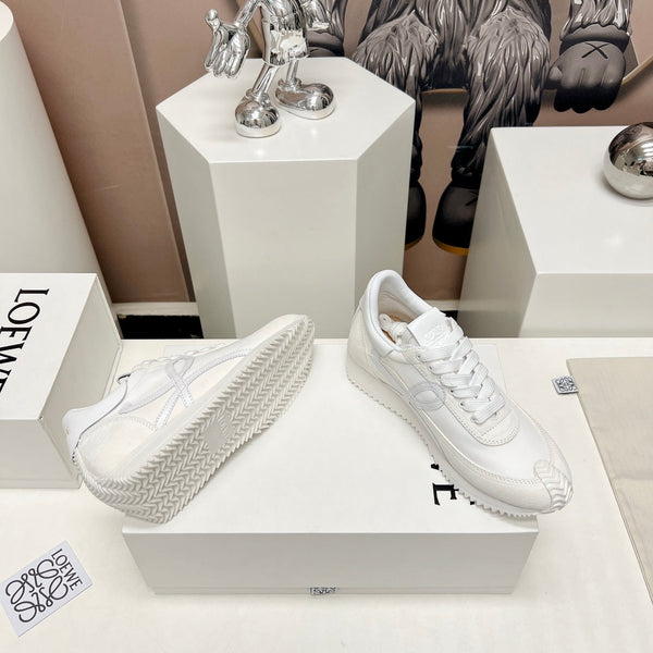 FLOW RUNNER SNEAKER IN WHITE SUEDE AND SHEEPSKIN