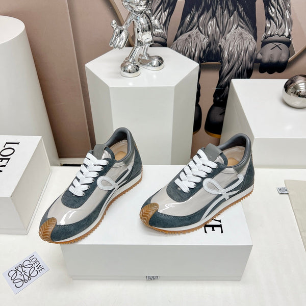 FLOW RUNNER SNEAKER IN SLATE GRAY SUEDE AND PALE GRAY SHEEPSKIN