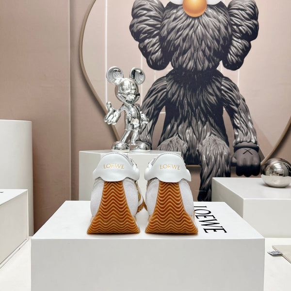 FLOW RUNNER SNEAKER IN PALE GRAY SUEDE AND SHEEPSKIN