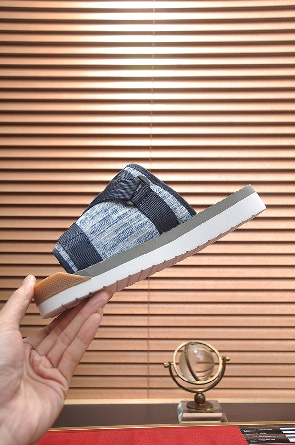 CD ALPHA SANDAL GRAY AND WHITE JACQUARD