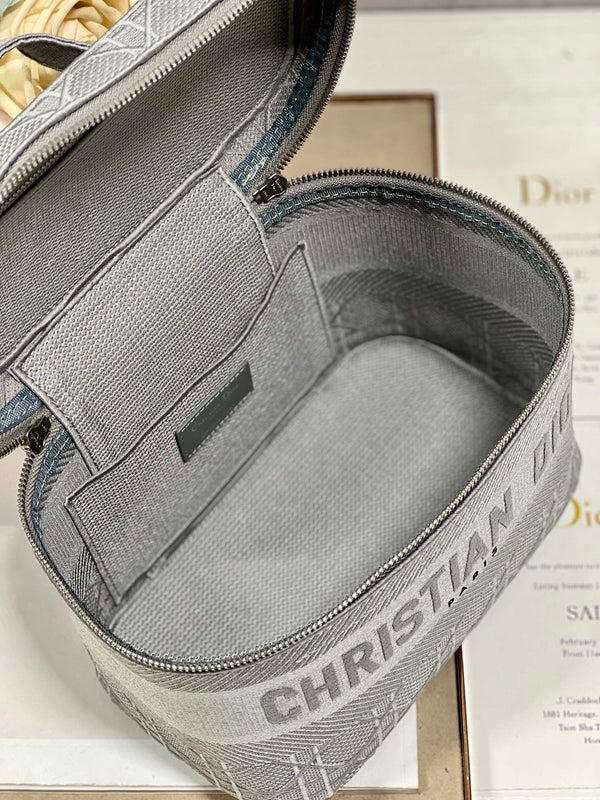 SMALL 25 TRAVEL VANITY CASE WITH SHOULDER STRAP DOVE GRAY