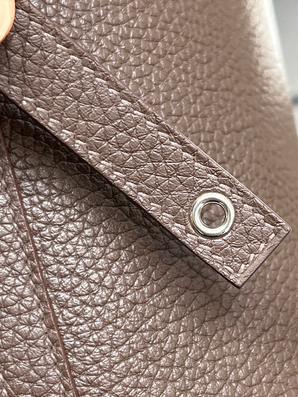 HM PICOTIN LOCK 18 CHOCOLATE TOGO LEATHER