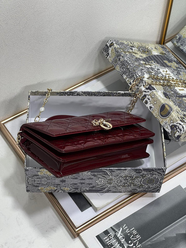 il mio cd mini 21 in pelle di agnello verniciata bordeaux