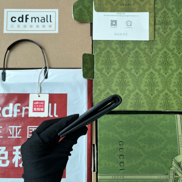 PORTAFOGLIO 11 IN PELLE DI VITELLO GOFFRATA NERA