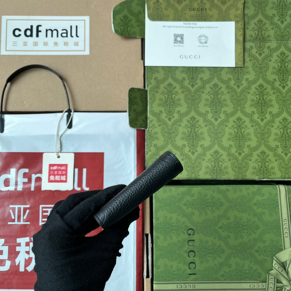 PORTAFOGLIO 11 IN PELLE DI VITELLO GOFFRATA NERA