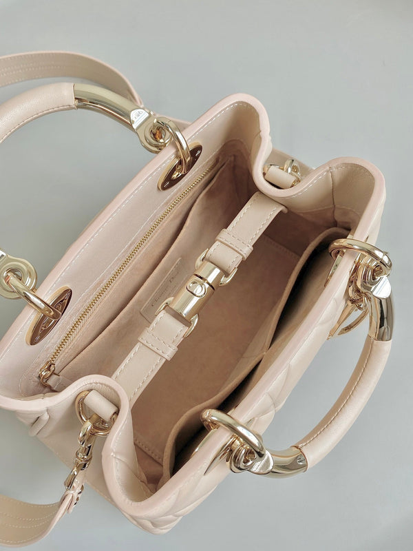 LADY 25 HANDBAG IN BEIGE CALFSKIN