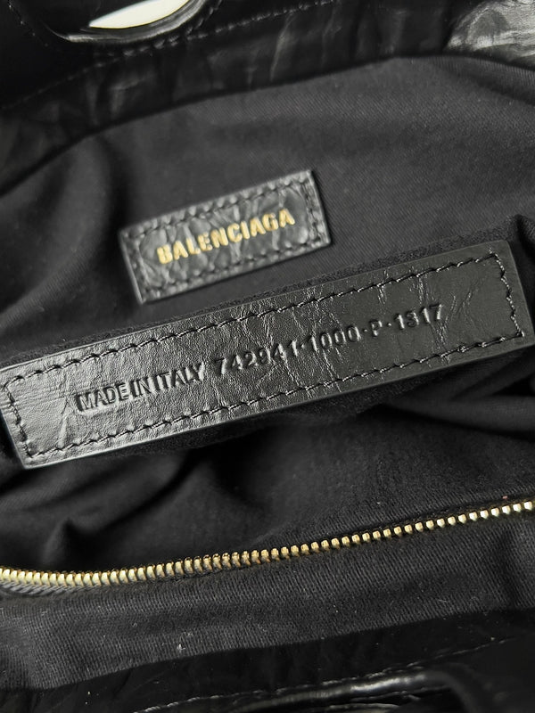 CRUSH LARGE TOTE BAG 46 IN BLACK CRUSHED CALFSKIN GOLD HARDWARE