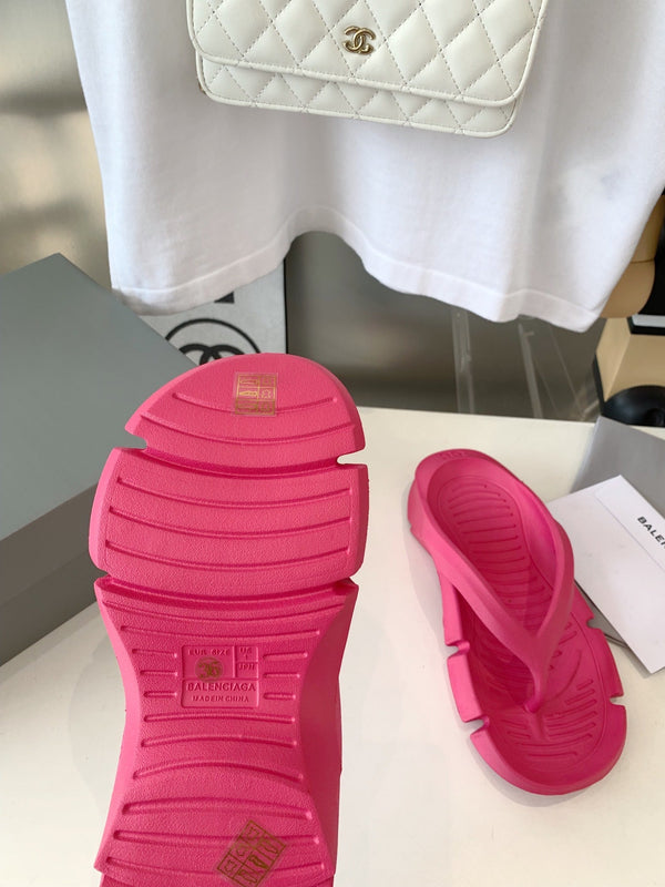 THONG SANDALS IN CABARET PINK RUBBER