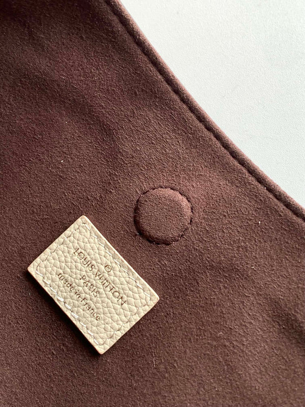 Borsa a mano LV Opéra 36 cm in tela monogramma marrone e pelle di mucca GHW