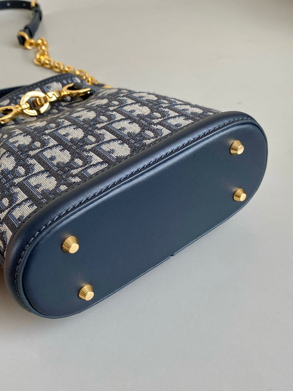 PICCOLO C'EST 18 IN JACQUARD OBLIQUO BLU CON GOFFRATURA CD