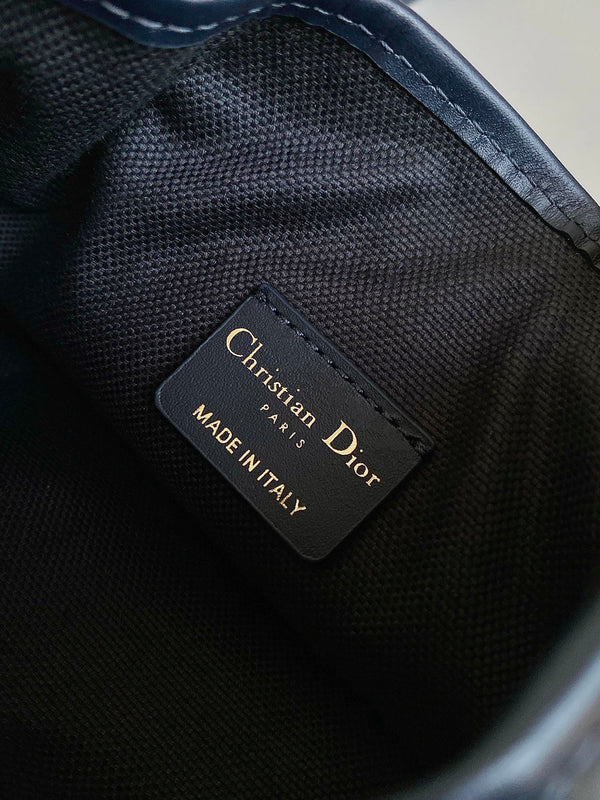 PICCOLO C'EST 18 IN JACQUARD OBLIQUO BLU CON GOFFRATURA CD