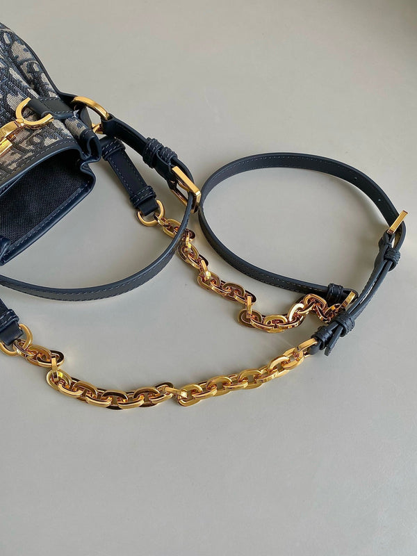 PICCOLO C'EST 18 IN JACQUARD OBLIQUO BLU CON GOFFRATURA CD