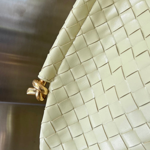 MEDIUM SOLSTICE 44 DARK CREAM LAMBSKIN