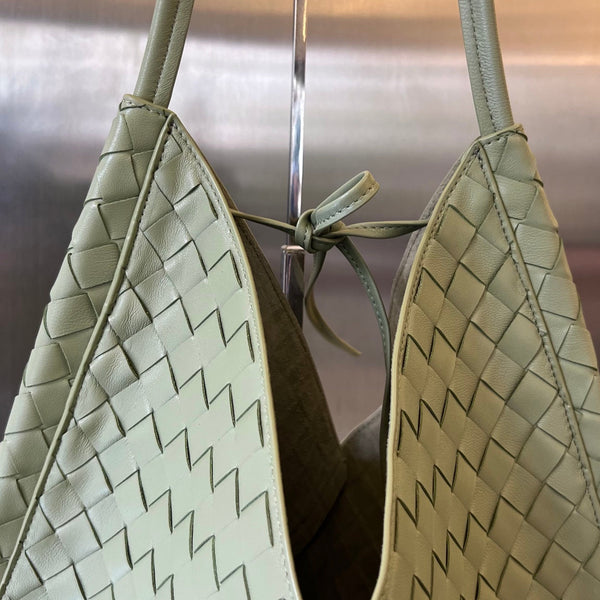 MEDIUM SOLSTICE 44 SARDINE GREY LAMBSKIN