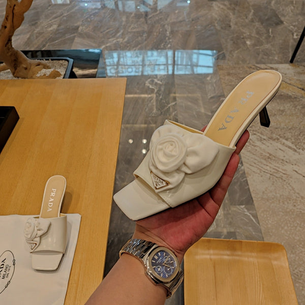 Prad 26s Open Toe Mules 45mm In White Patent Calfskin With Rosette