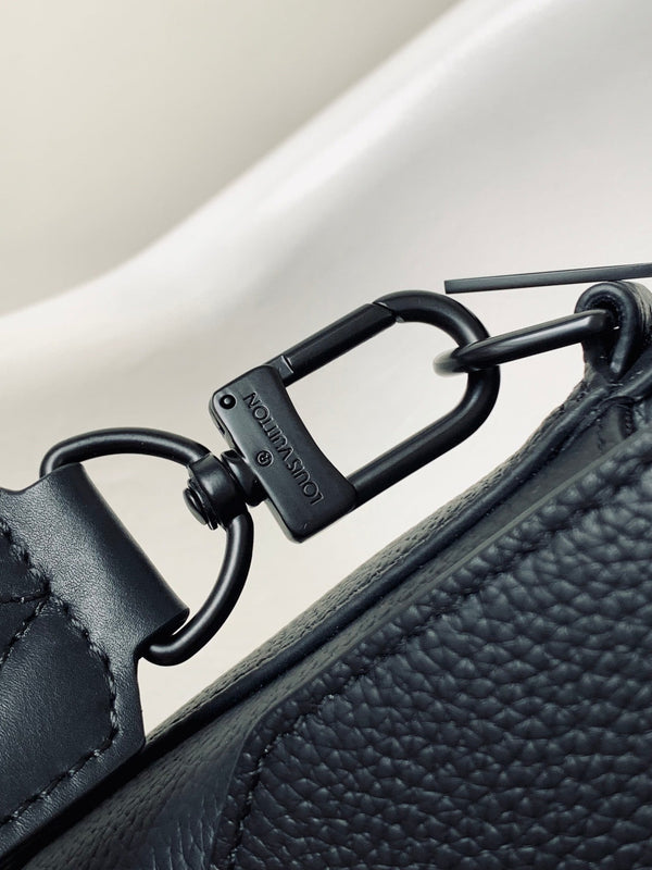 LV Fastline Messenger Bag 23.5 Black Cowhide HW