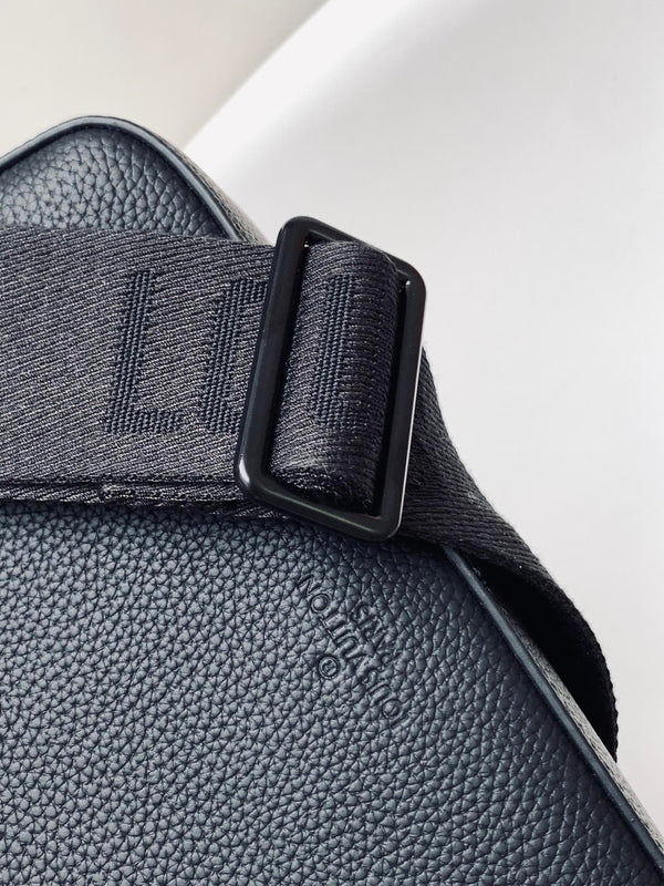 LV Fastline Messenger Bag 23.5 Black Cowhide HW