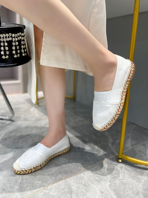 CHLOÉ LOAFERS IN WHITE FABRIC AND RAFFIA