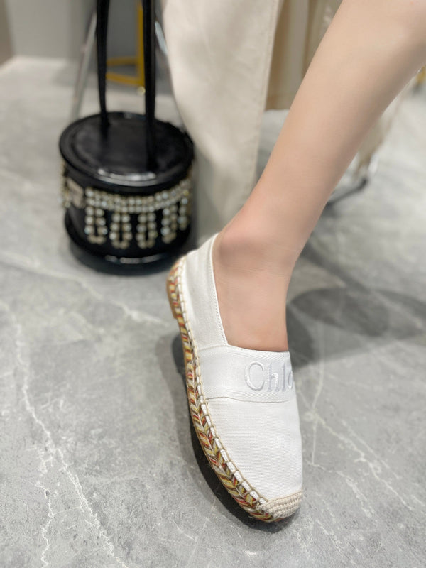 CHLOÉ LOAFERS IN WHITE FABRIC AND RAFFIA