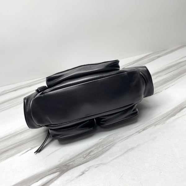 MIU POCKET 21CM SHOULDER BAG BLACK CALFSKIN