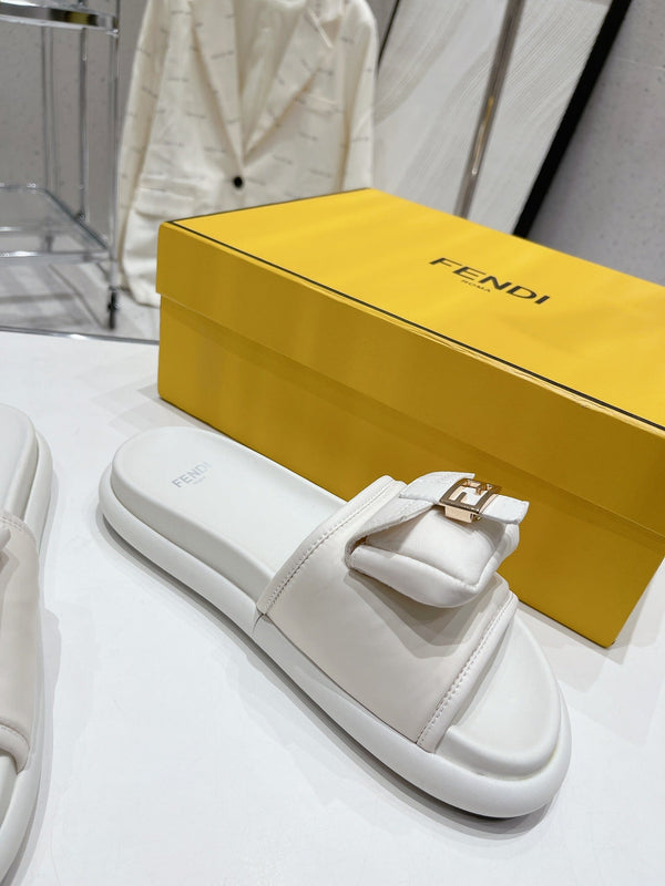FENDI BAGUETTE SLIPPERS IN WHITE LAMBSKIN WITH GOLD HARDWARE