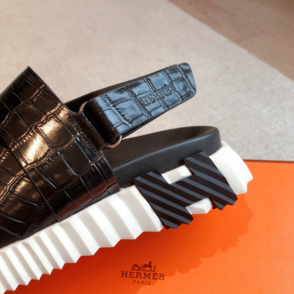 HM ELECTRIC CROCODILE MOTIF SANDAL BLACK CALFSKIN
