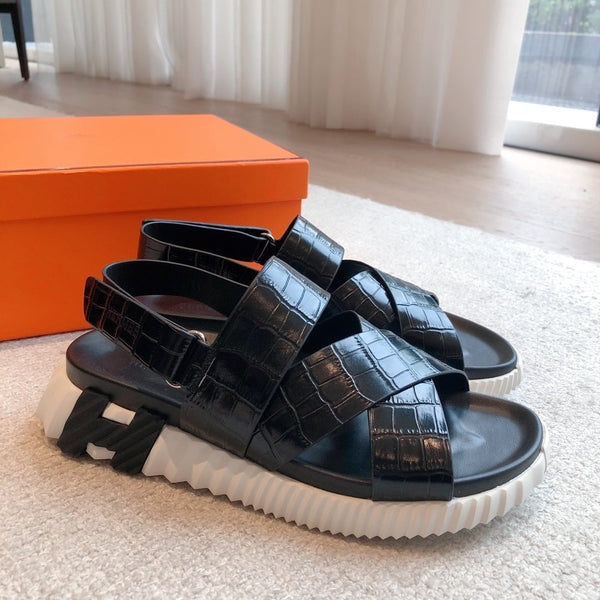 HM ELECTRIC CROCODILE MOTIF SANDAL BLACK CALFSKIN