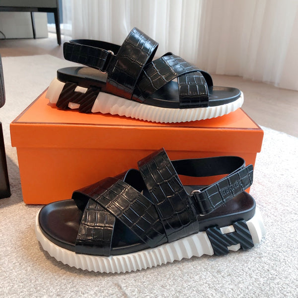 HM ELECTRIC CROCODILE MOTIF SANDAL BLACK CALFSKIN