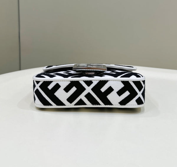 BORSA FENDI 19 BAGUETTE IN TELA MISTA NERA E BIANCA CON FERRAMENTA ORO