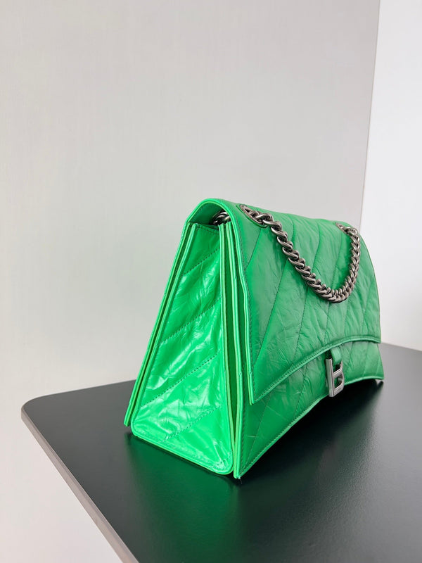 BORSA CRUSH CHAINED 32 IN PELLE DI VITELLO SCHIACCIATA TRAPUNTATA VERDE CON FERRAMENTA IN ARGENTO