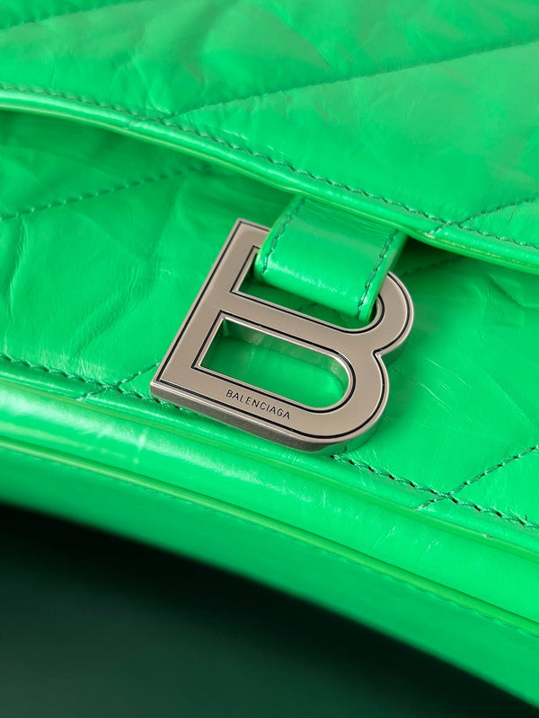 BORSA CRUSH CHAINED 32 IN PELLE DI VITELLO SCHIACCIATA TRAPUNTATA VERDE CON FERRAMENTA IN ARGENTO