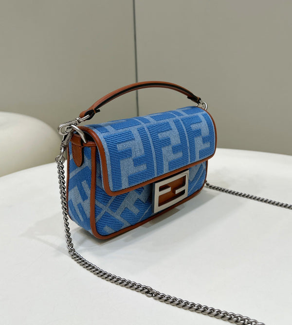BORSA FENDI 19 BAGUETTE IN TELA AZZURRA CON FERRAMENTA ARGENTO