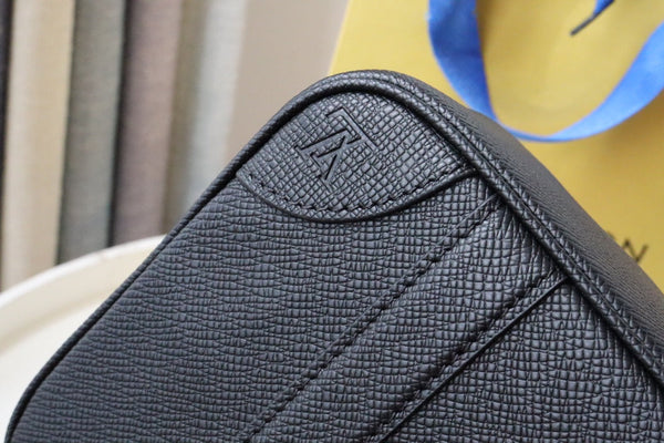 LV Pochette Kasai Clutches Taiga Leather 175199