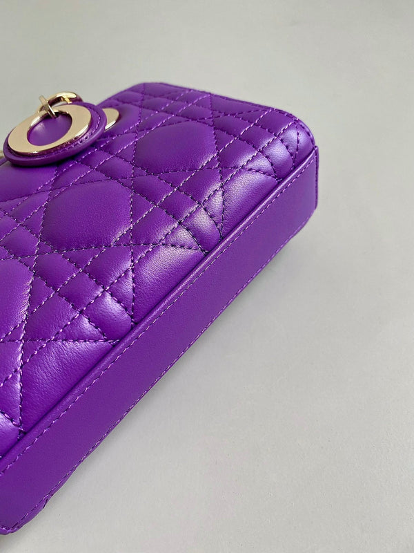 MINI BORSA D-JOY 17 IN PELLE DI AGNELLO VIOLA