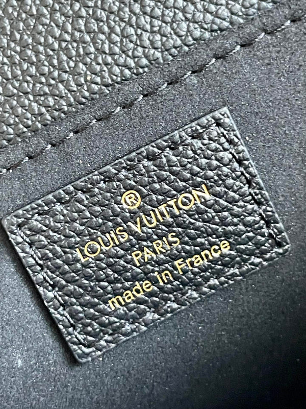 Pochette Metis East West 21.5 Black Grained Cowhide Leather