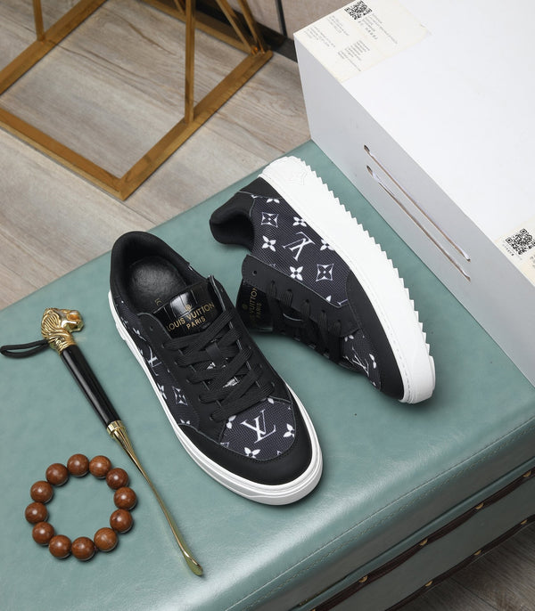 LV TRAINERS IN BLACK CALFSKIN AND MONOGRAM CANVAS