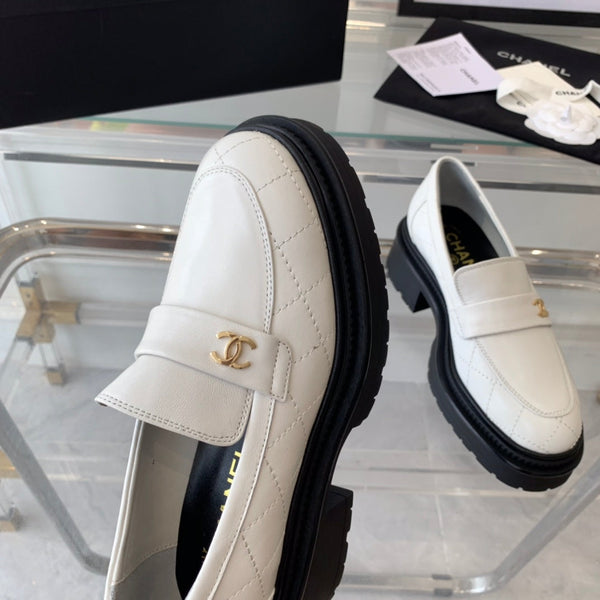 mocassini bianchi neri in pelle di vitello trapuntata