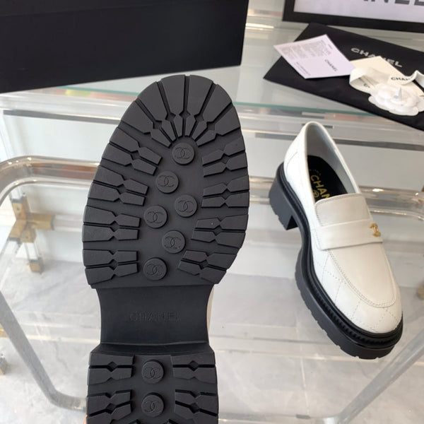 mocassini bianchi neri in pelle di vitello trapuntata