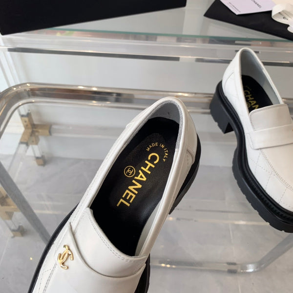 mocassini bianchi neri in pelle di vitello trapuntata