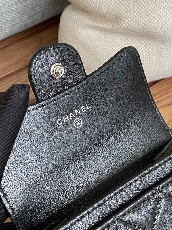 Portafoglio piccolo cc 11cm in pelle di agnello nera con finiture in argento