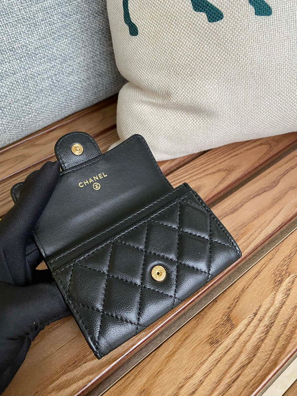 Portafoglio piccolo cc 11 cm in pelle di agnello nera con finiture dorate