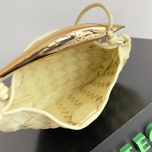 SARDINE 20 WITH CHAIN IN YELLOW CREAM LAMBSKIN