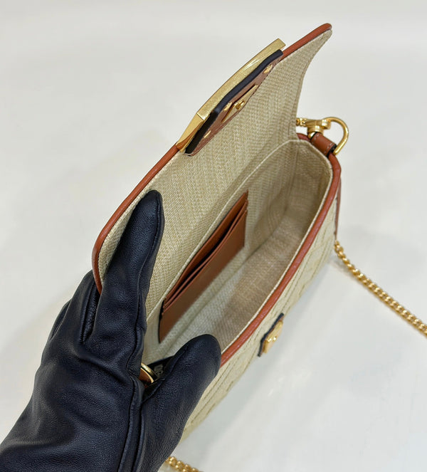 BORSA BAGUETTE FENDI 19 IN TELA GIALLA DI LINO CON FERRAMENTA ORO