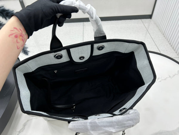 Borsa CC Deauville in tweed, pelle nera, finiture dorate 17