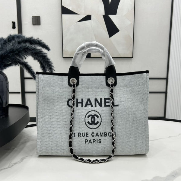 Borsa CC Deauville in tweed, pelle nera, finiture dorate 17